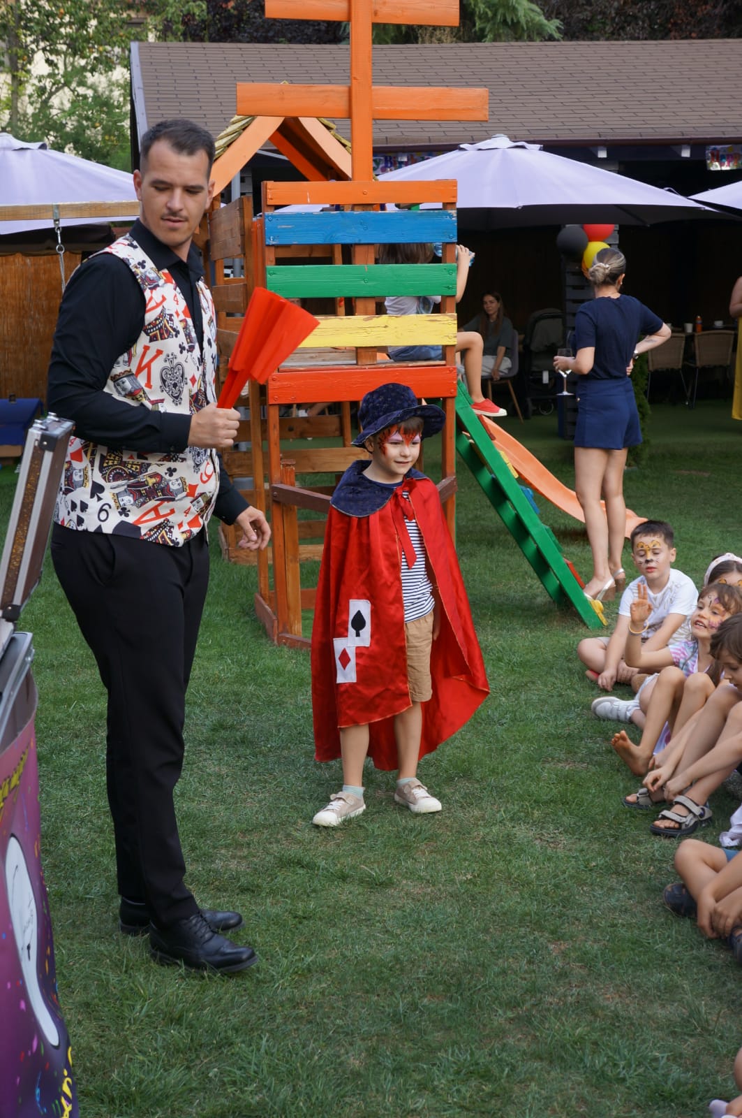 Magician petreceri copii Mihăilești – cel mai bun preț de la 350 lei pentru zile de naștere, botez, nuntă sau petreceri acasă. Baghete magice gratuite!